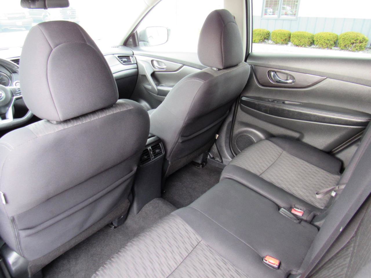 Used 2018 Nissan Rogue SV image 26