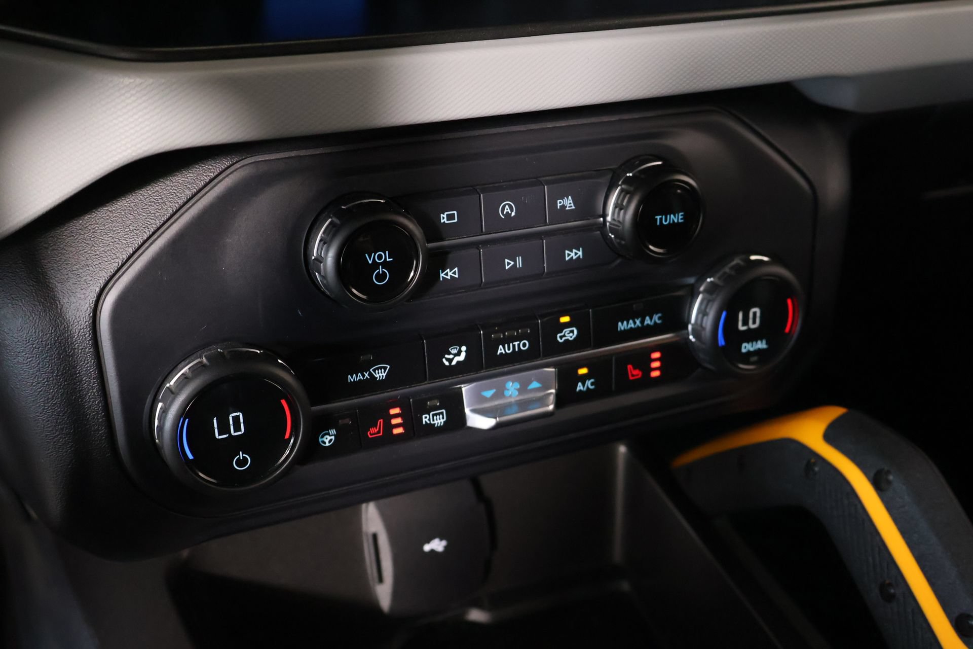 Used 2023 Ford Bronco Badlands AWD/4WD image 8