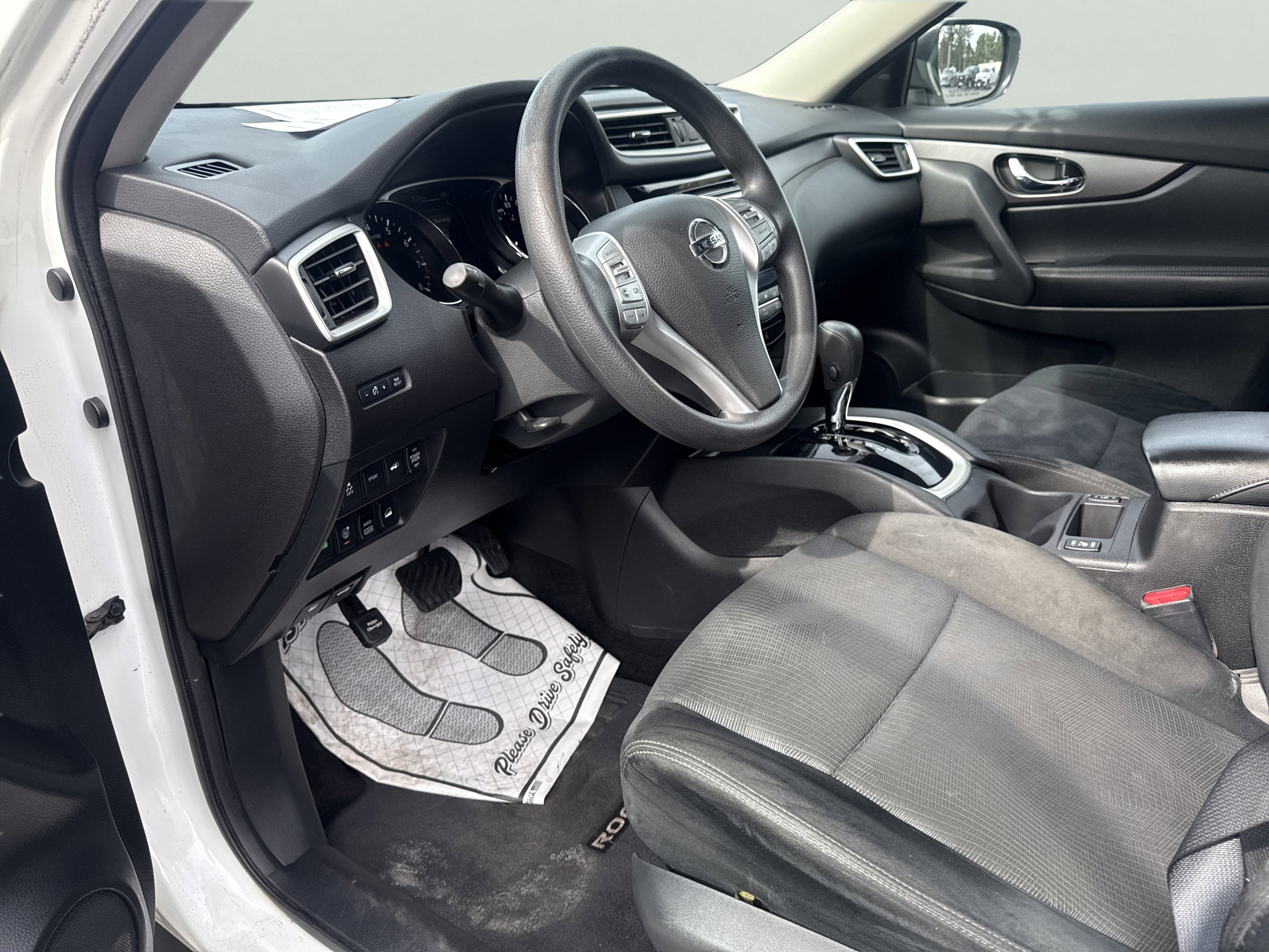 Used 2016 Nissan Rogue SV w/ SV Premium Package image 16