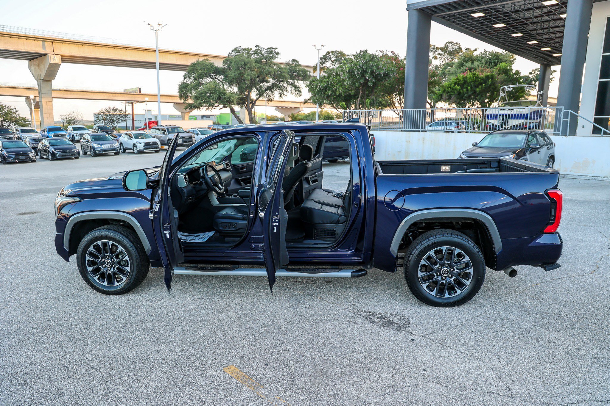 Used 2023 Toyota Tundra Limited AWD/4WD image 12