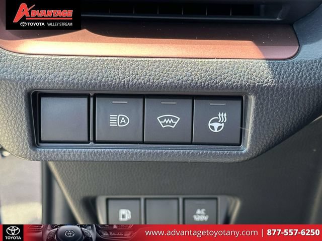 Used 2025 Toyota Prius Plug-In Hybrid FWD image 23