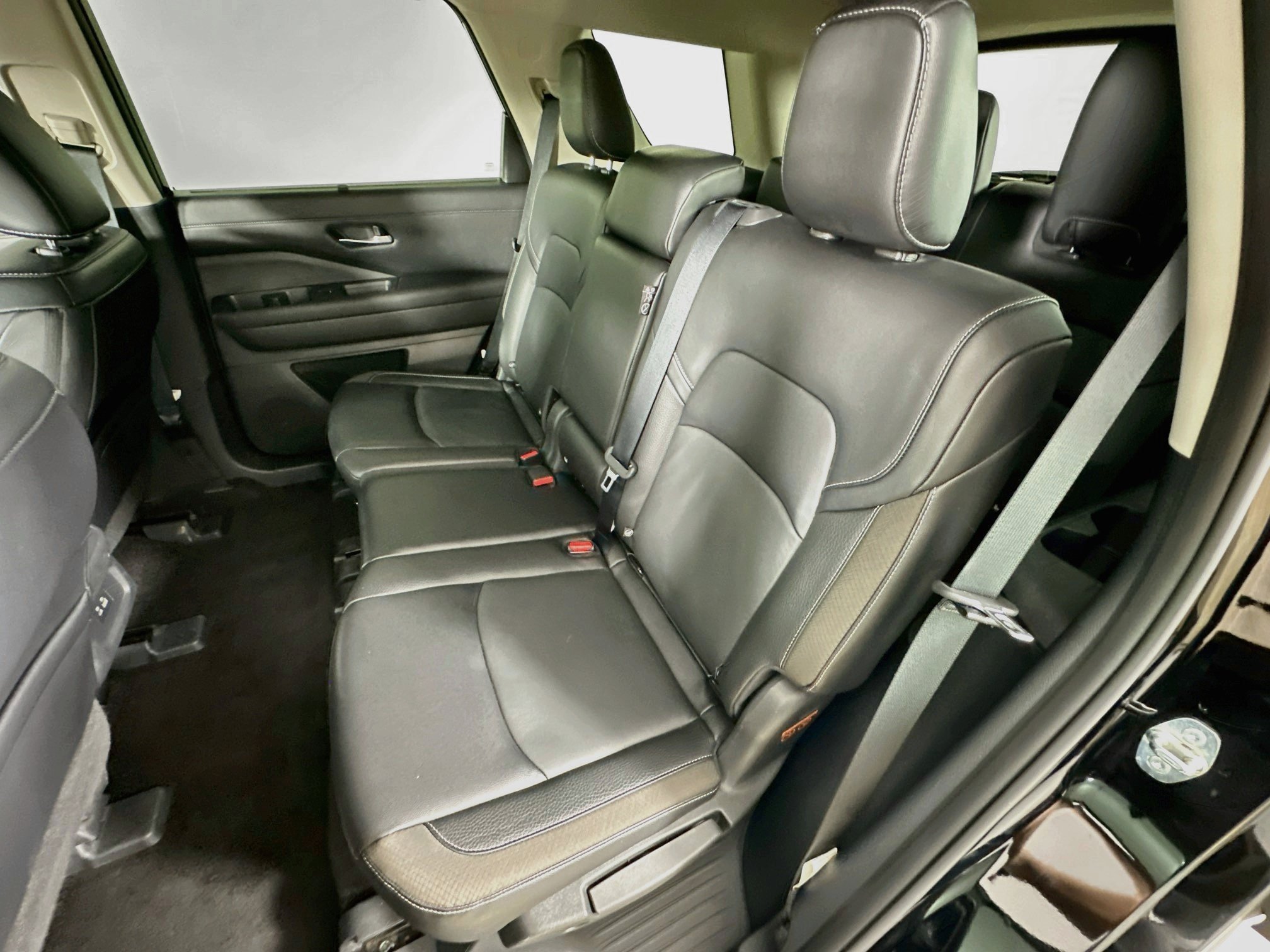 Used 2023 Nissan Pathfinder SL AWD/4WD image 31