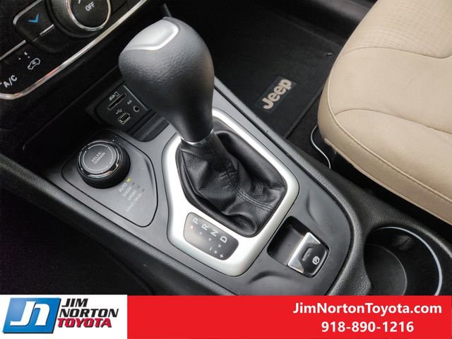 Used 2015 Jeep Cherokee Latitude AWD/4WD image 20