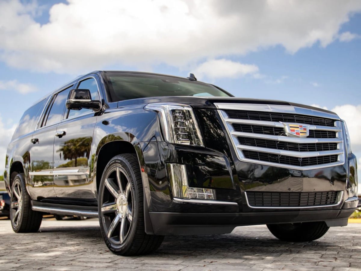 Used 2016 Cadillac Escalade ESV Luxury AWD/4WD image 2
