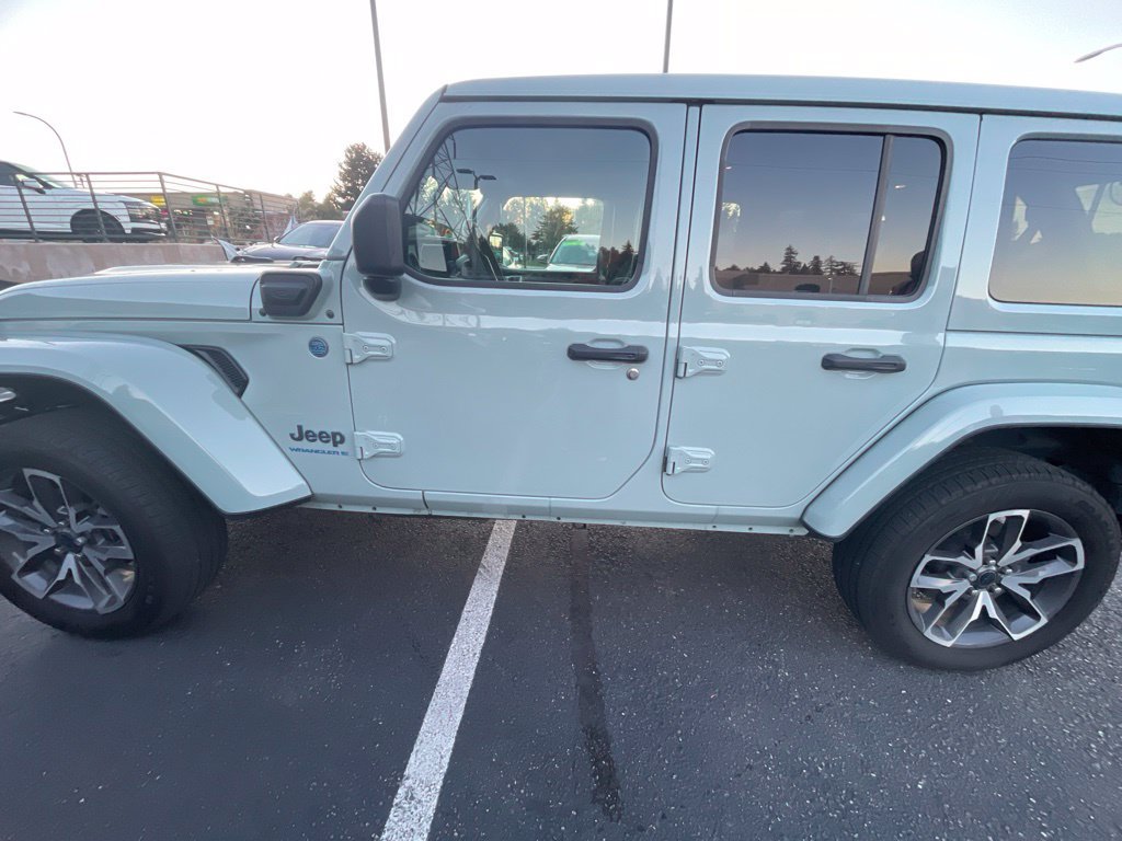 Used 2024 Jeep Wrangler Unlimited w/ Convenience Group AWD/4WD image 3
