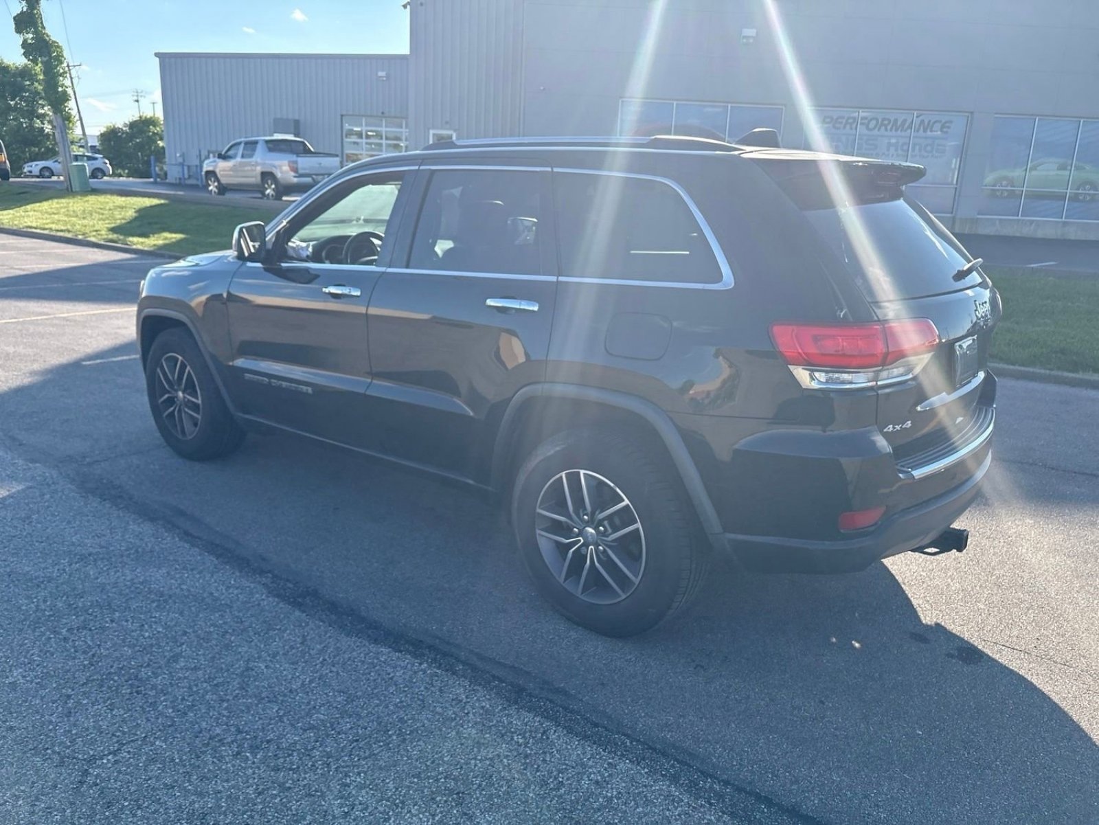 Used 2017 Jeep Grand Cherokee Limited AWD/4WD image 8
