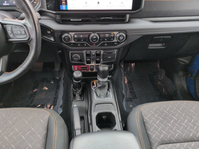 Used 2024 Jeep Gladiator Mojave w/ Technology Group AWD/4WD image 19