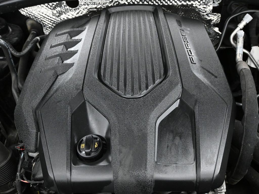 Used 2023 Porsche Macan Turbo image 44