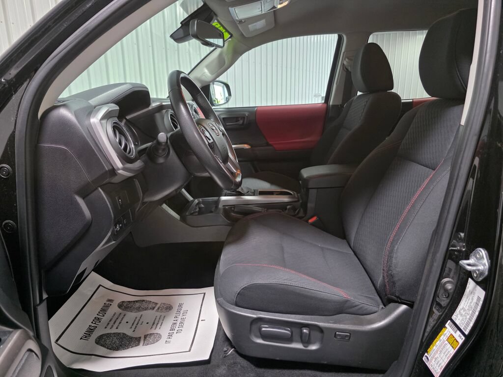 Used 2023 Toyota Tacoma SR5 AWD/4WD image 9