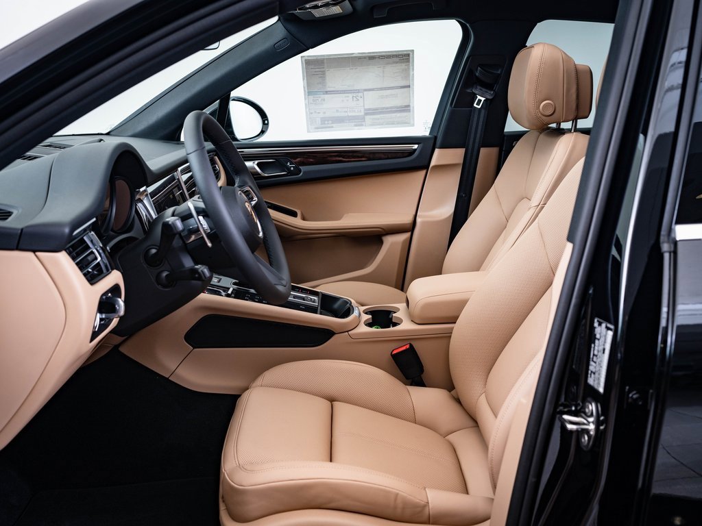 Certified 2025 Porsche Macan image 5