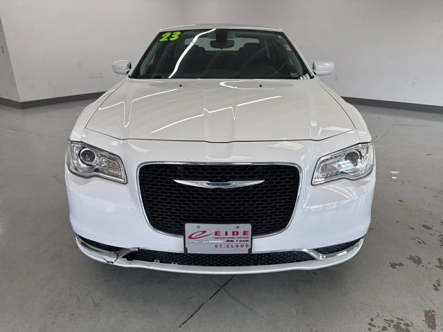 Used 2023 Chrysler 300 Touring AWD/4WD image 7