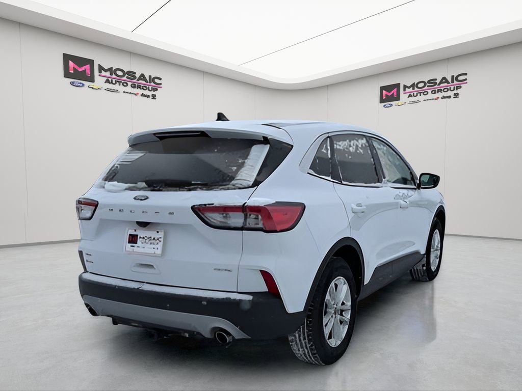 Used 2022 Ford Escape SE image 9