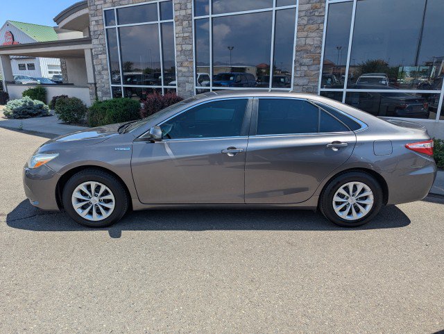 Used 2016 Toyota Camry LE FWD image 2