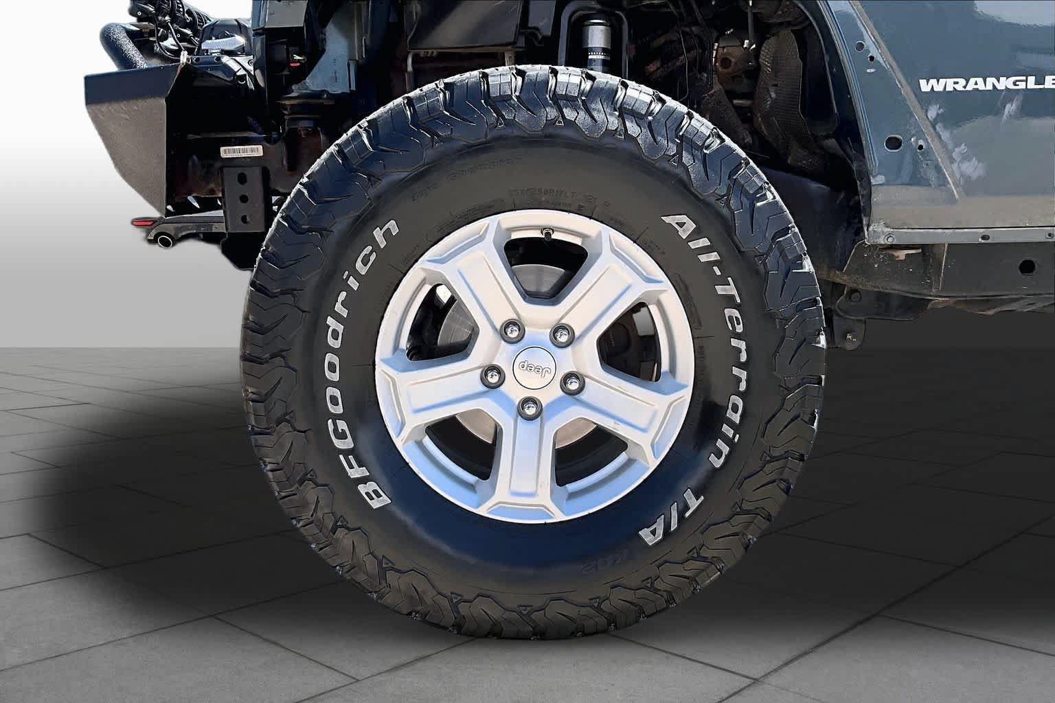 Used 2008 Jeep Wrangler Rubicon w/ Dual Top Group AWD/4WD image 10