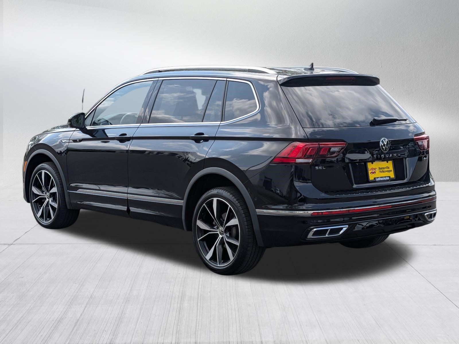 Used 2023 Volkswagen Tiguan SEL R-Line AWD/4WD image 5