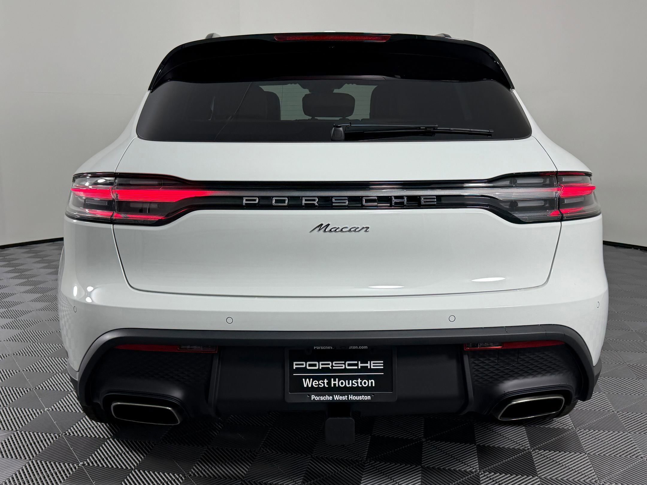 Certified 2026 Porsche Macan AWD/4WD image 10