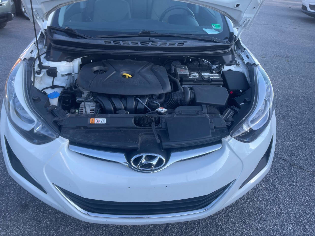 Used 2015 Hyundai Elantra SE FWD image 31