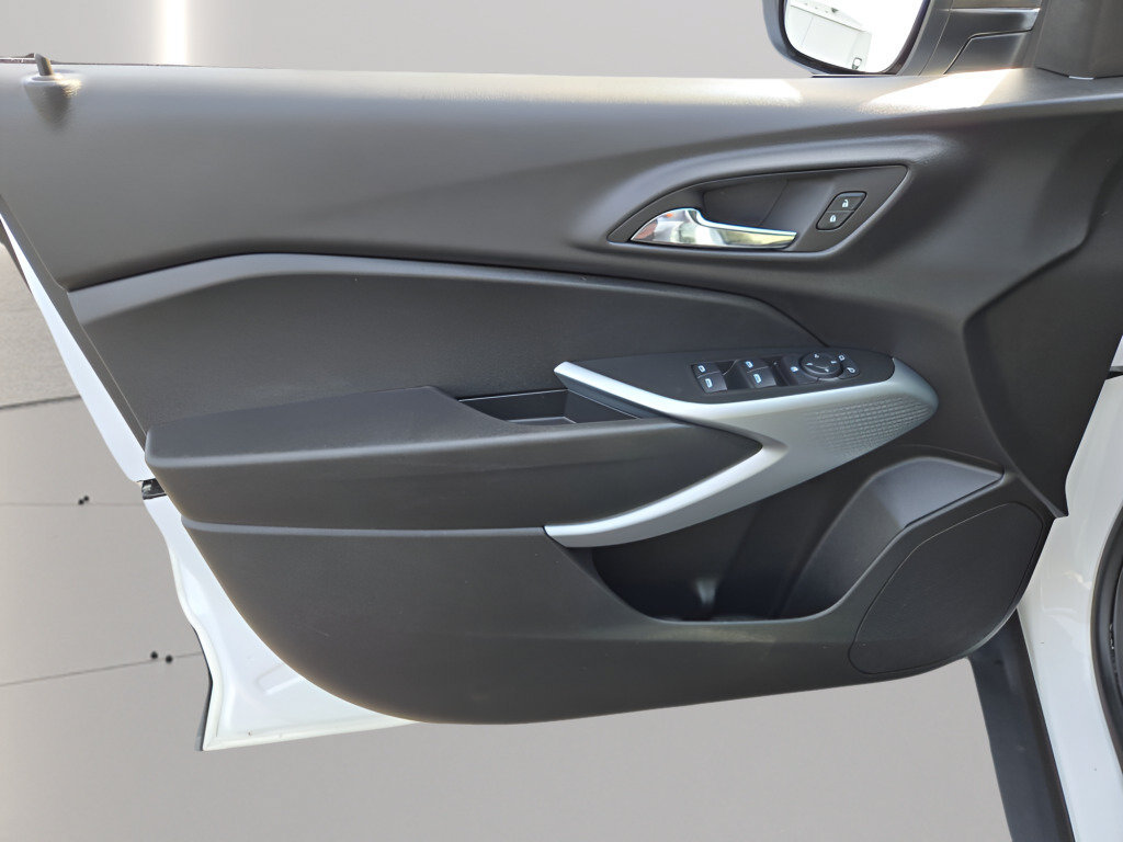 Certified 2024 Chevrolet Trax LS FWD image 22
