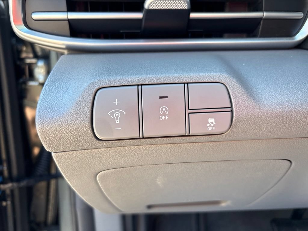 Certified 2025 Hyundai Elantra SE FWD image 21