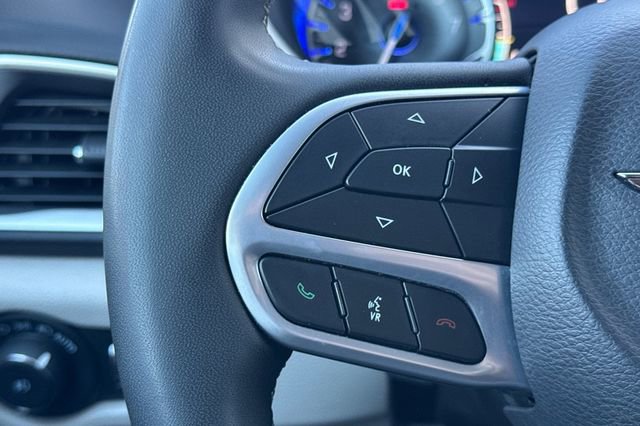 Used 2023 Chrysler Pacifica Touring-L image 37