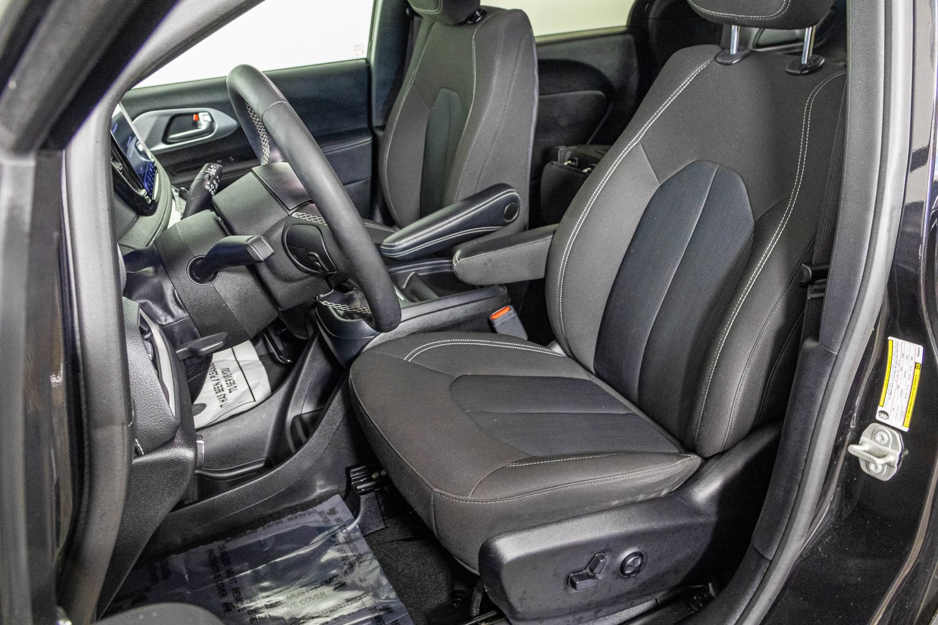 Used 2023 Chrysler Pacifica Touring FWD image 20