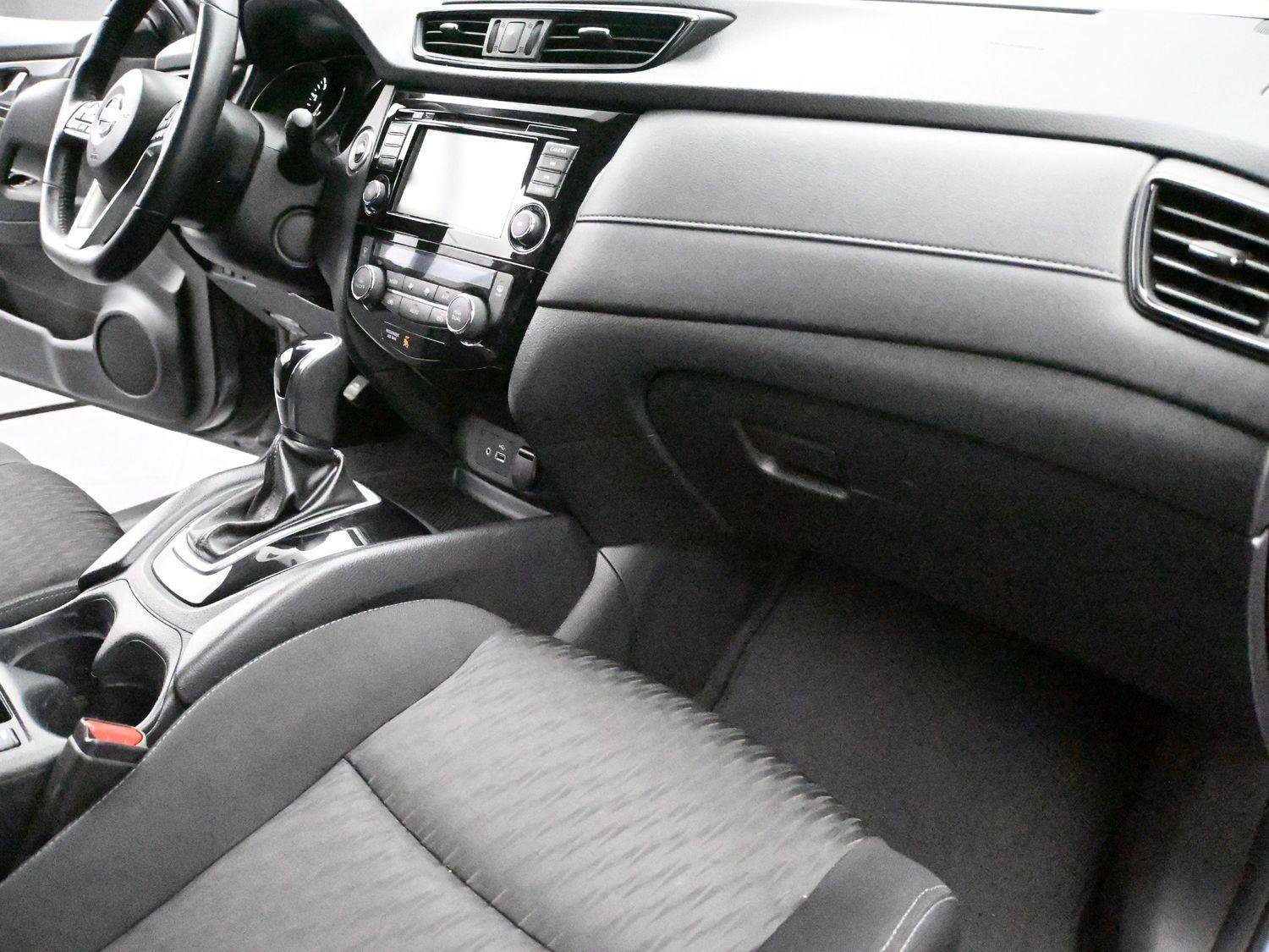 Used 2018 Nissan Rogue SV image 18