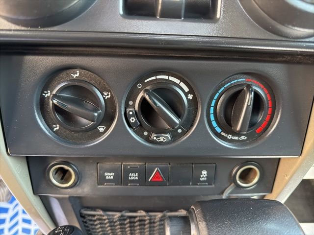 Used 2010 Jeep Wrangler Unlimited Rubicon w/ Trailer Tow Group image 26