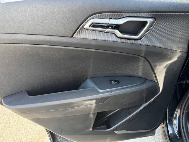Used 2025 Kia Sportage LX FWD image 18