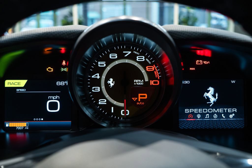 Used 2020 Ferrari 812 Superfast RWD image 32