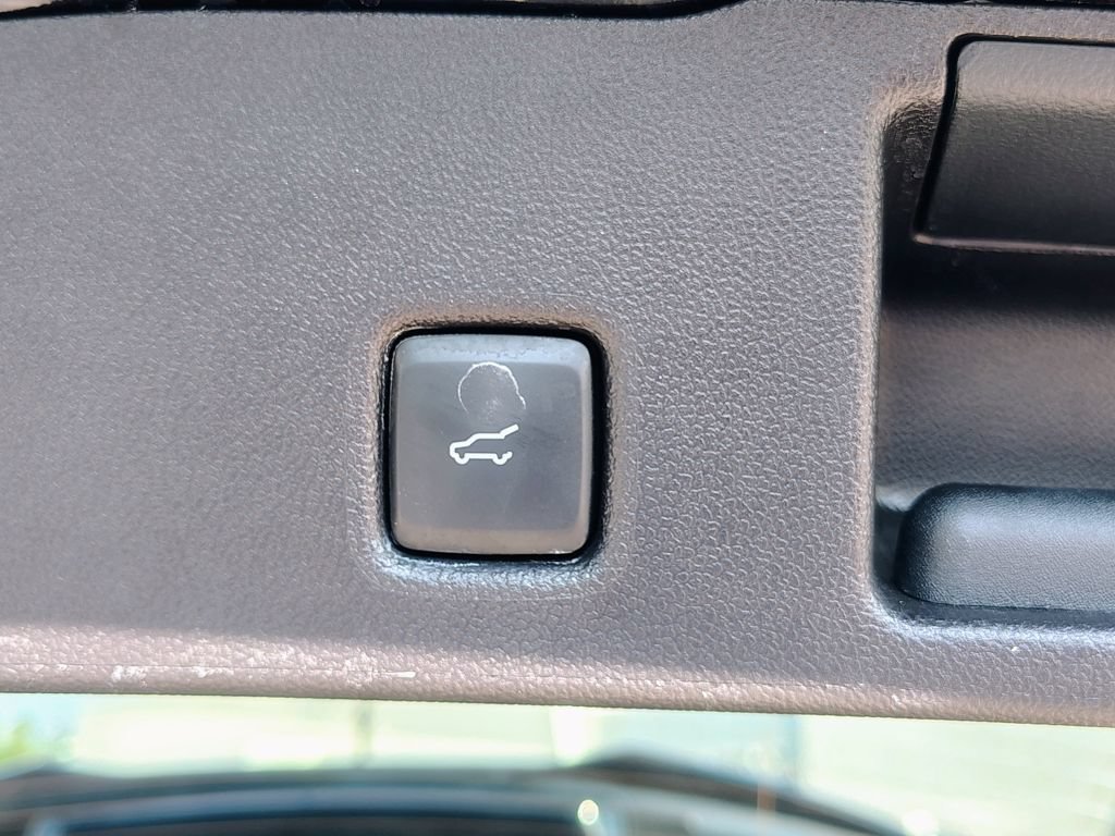 Used 2025 Ford Escape ST-Line Select AWD/4WD image 16