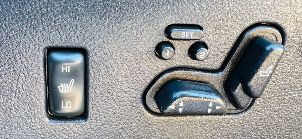 Used 2006 Chevrolet SSR w/ Preferred Equipment Group image 20