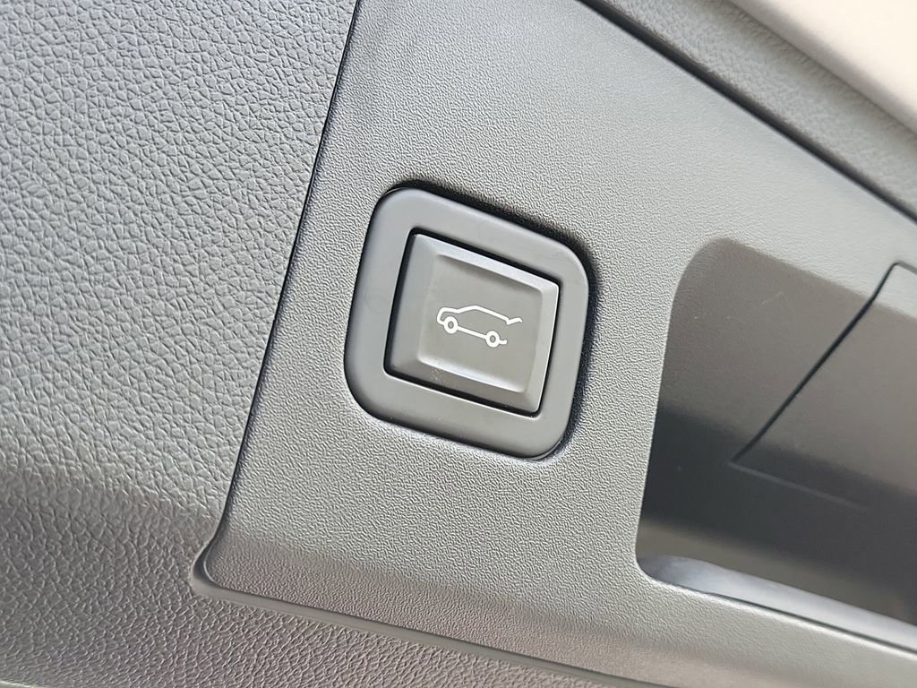 Used 2020 Cadillac XT4 Premium Luxury FWD image 9