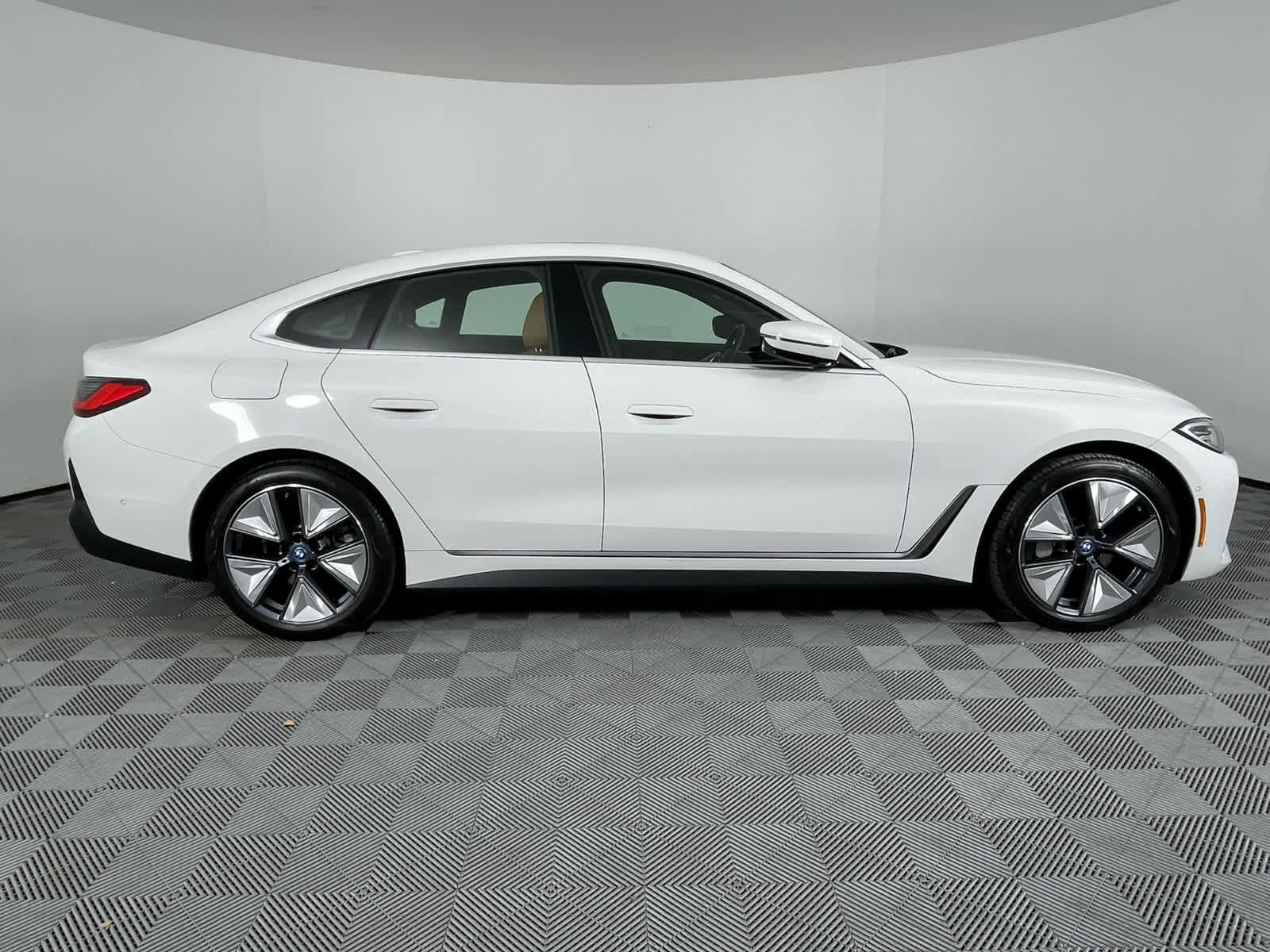 Certified 2023 BMW i4 eDrive35 image 2