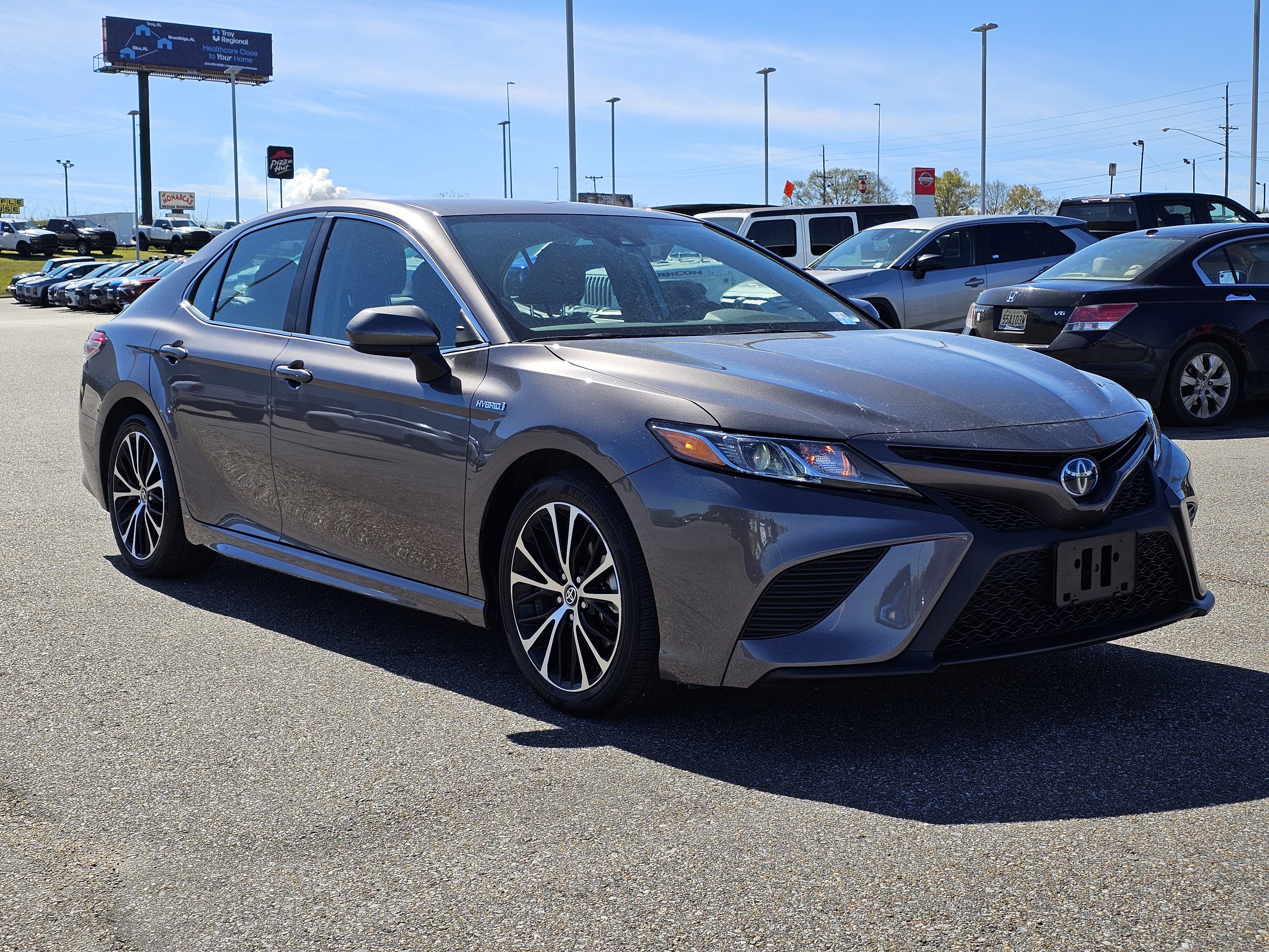 Used 2020 Toyota Camry SE image 5