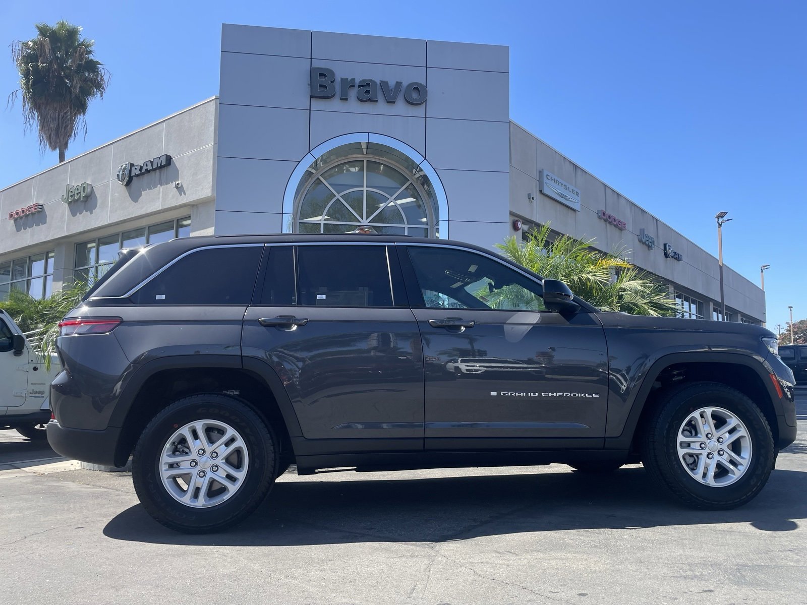 New 2025 Jeep Grand Cherokee Laredo
