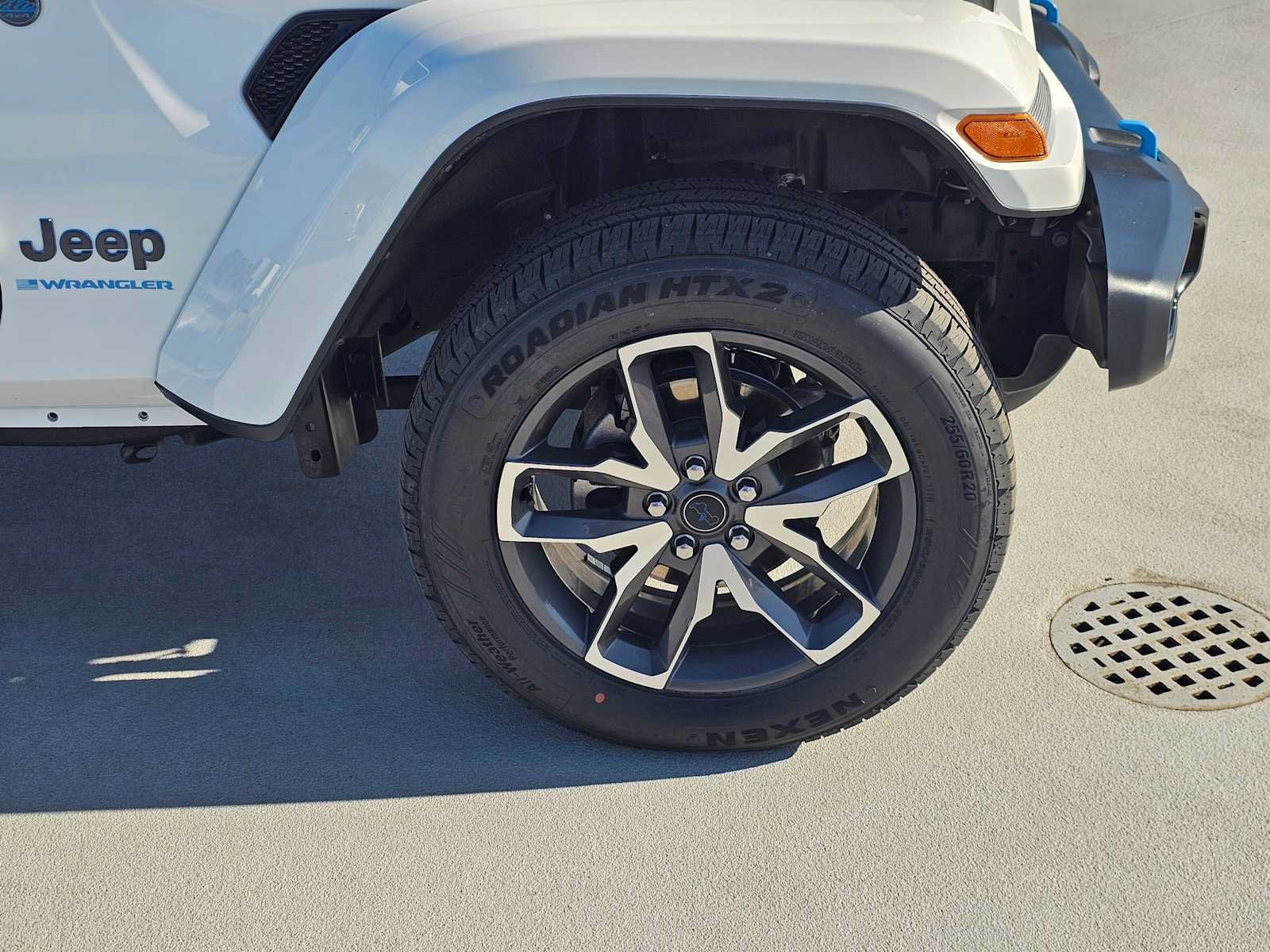 Used 2024 Jeep Wrangler Unlimited w/ Convenience Group AWD/4WD image 9