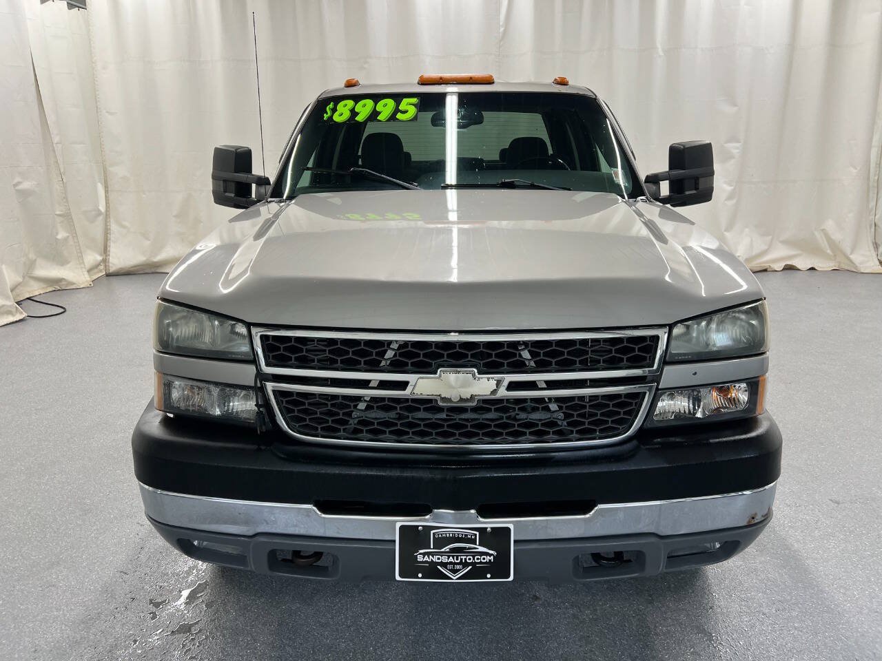 Used 2005 Chevrolet Silverado 3500 LS w/ Heavy-Duty Power Package AWD/4WD image 2