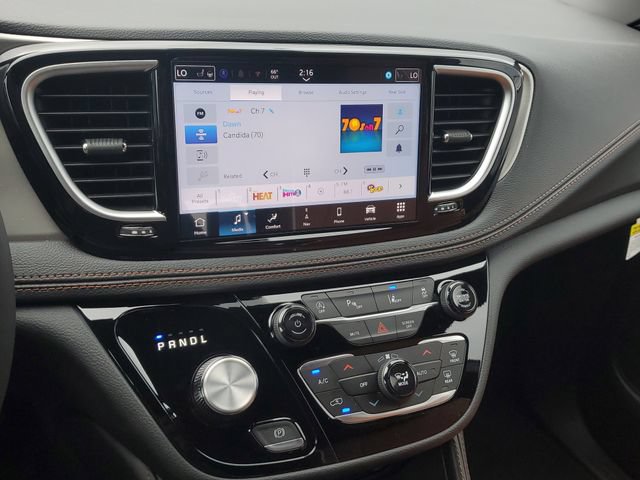 New 2026 Chrysler Pacifica Pinnacle w/ Trailer Tow Group FWD image 19