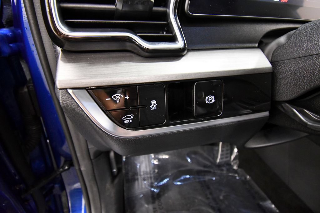 Certified 2025 Kia Sportage X-Pro AWD/4WD image 20