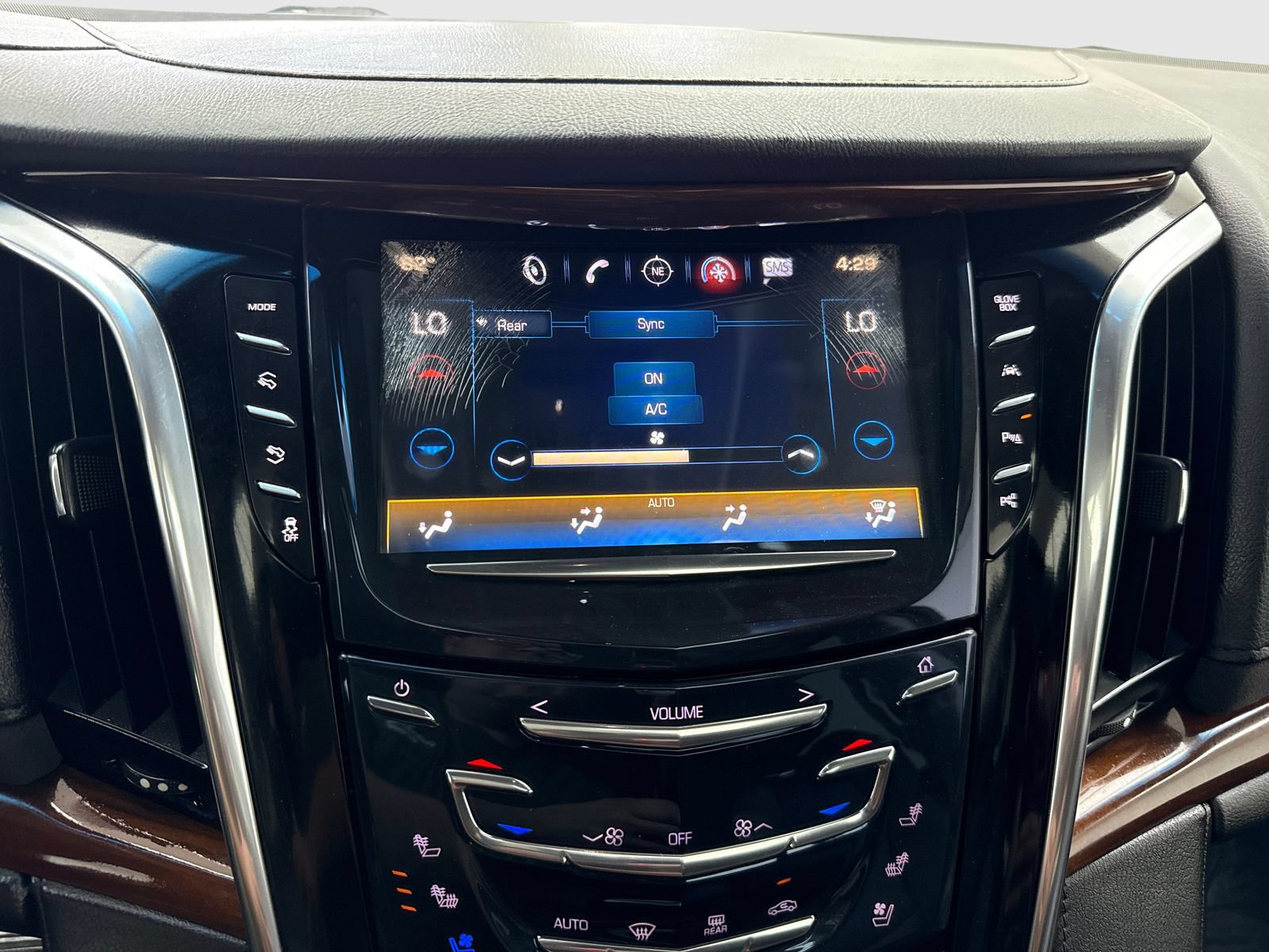 Used 2018 Cadillac Escalade Luxury AWD/4WD image 27