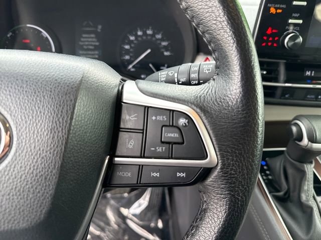 Used 2024 Toyota Sienna XLE image 14