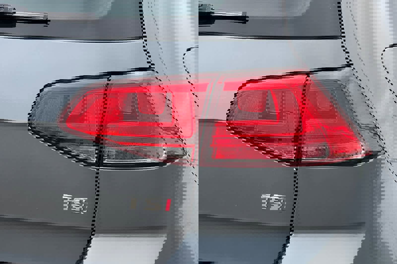 Used 2017 Volkswagen Golf Wolfsburg Edition image 32