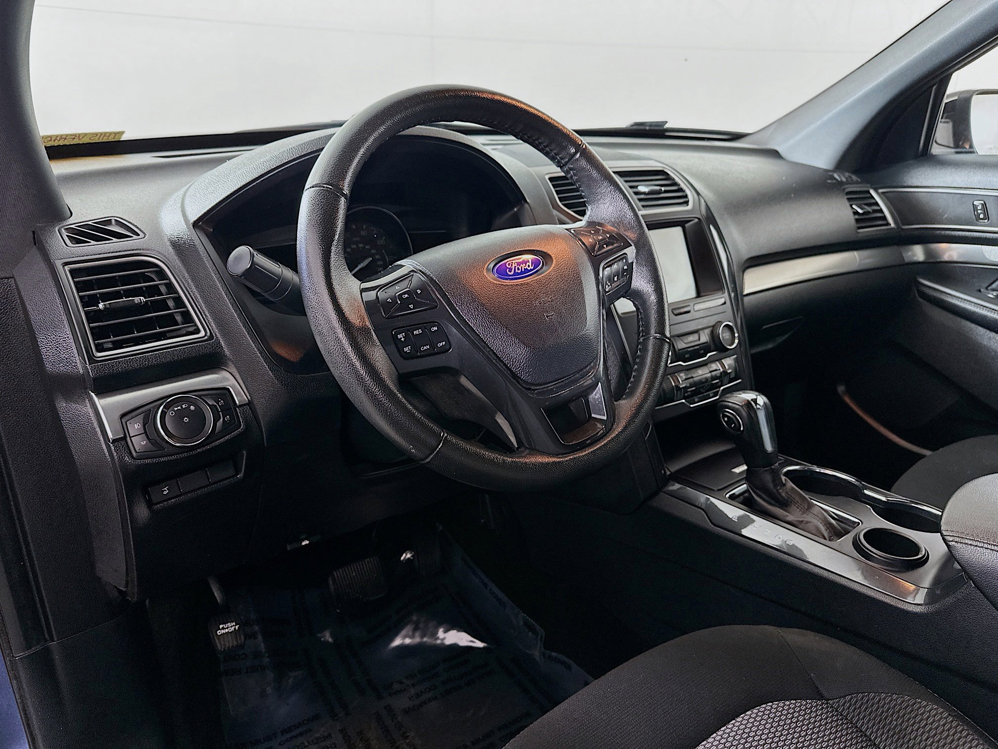 Used 2018 Ford Explorer XLT w/ Equipment Group 201A image 9