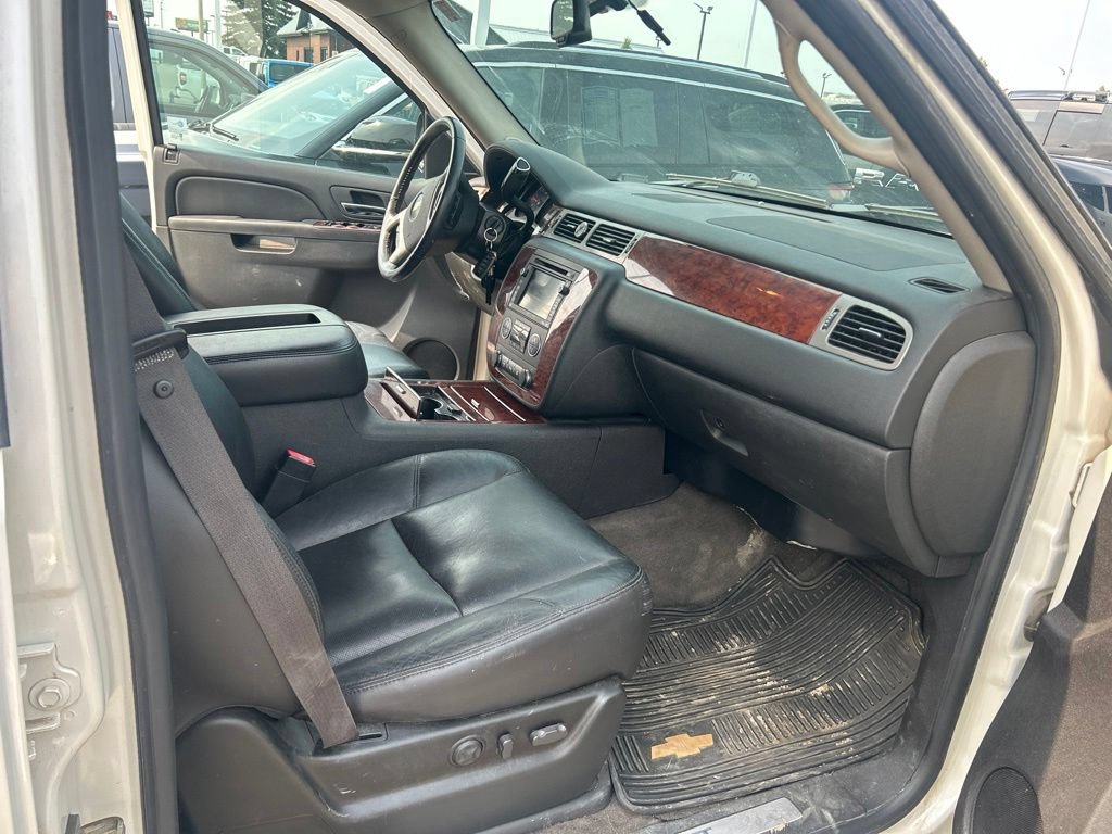 Used 2010 Chevrolet Avalanche LTZ AWD/4WD image 14