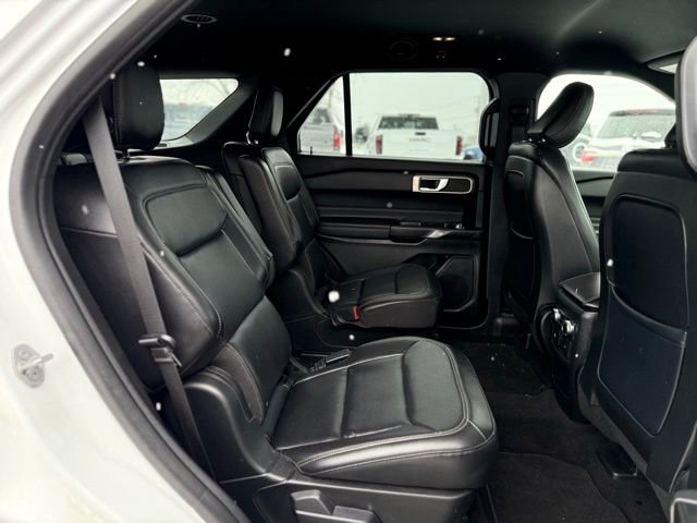 Used 2020 Ford Explorer XLT w/ Equipment Group 202A image 12
