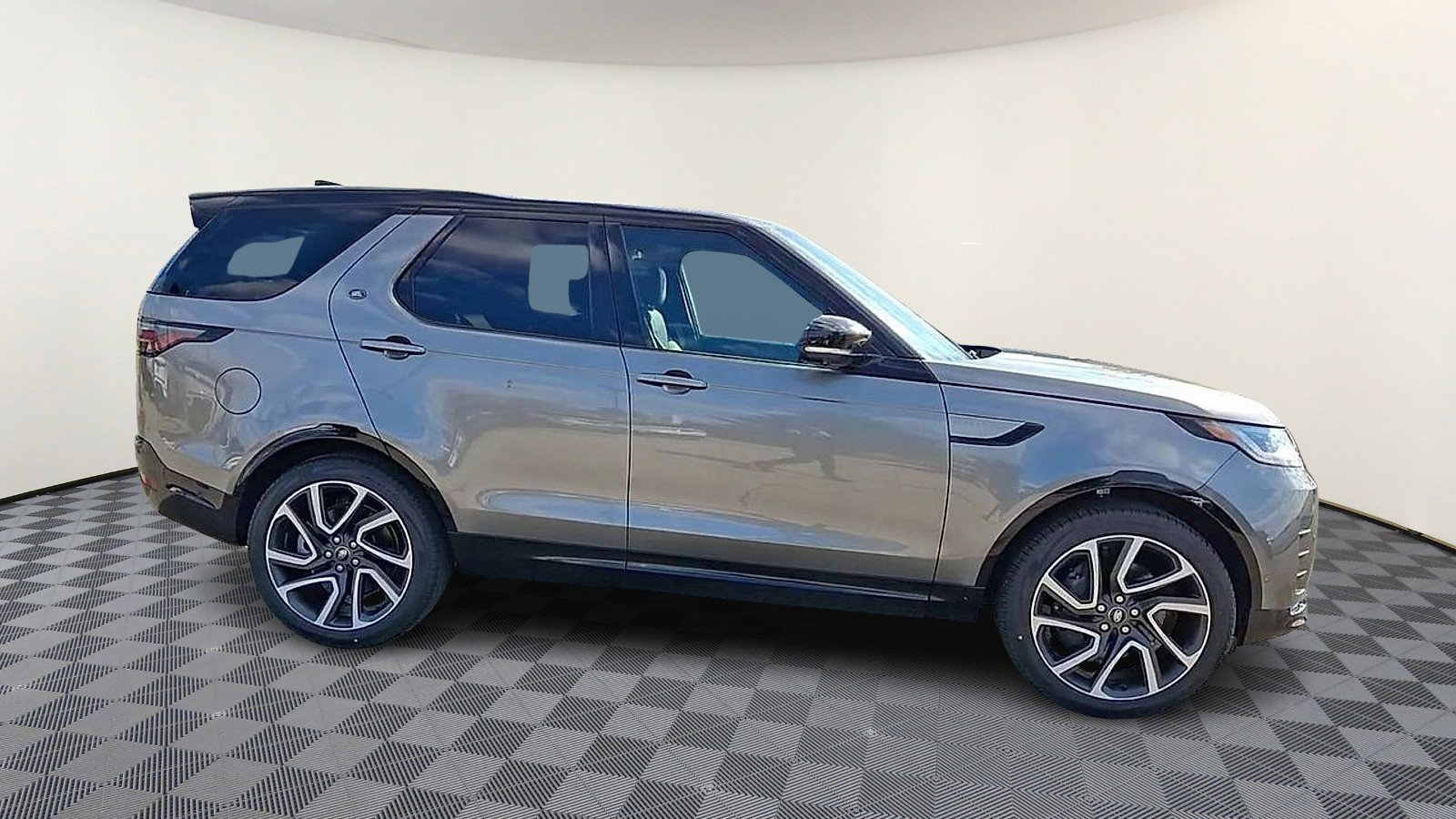Used 2024 Land Rover Discovery Dynamic SE AWD/4WD image 9