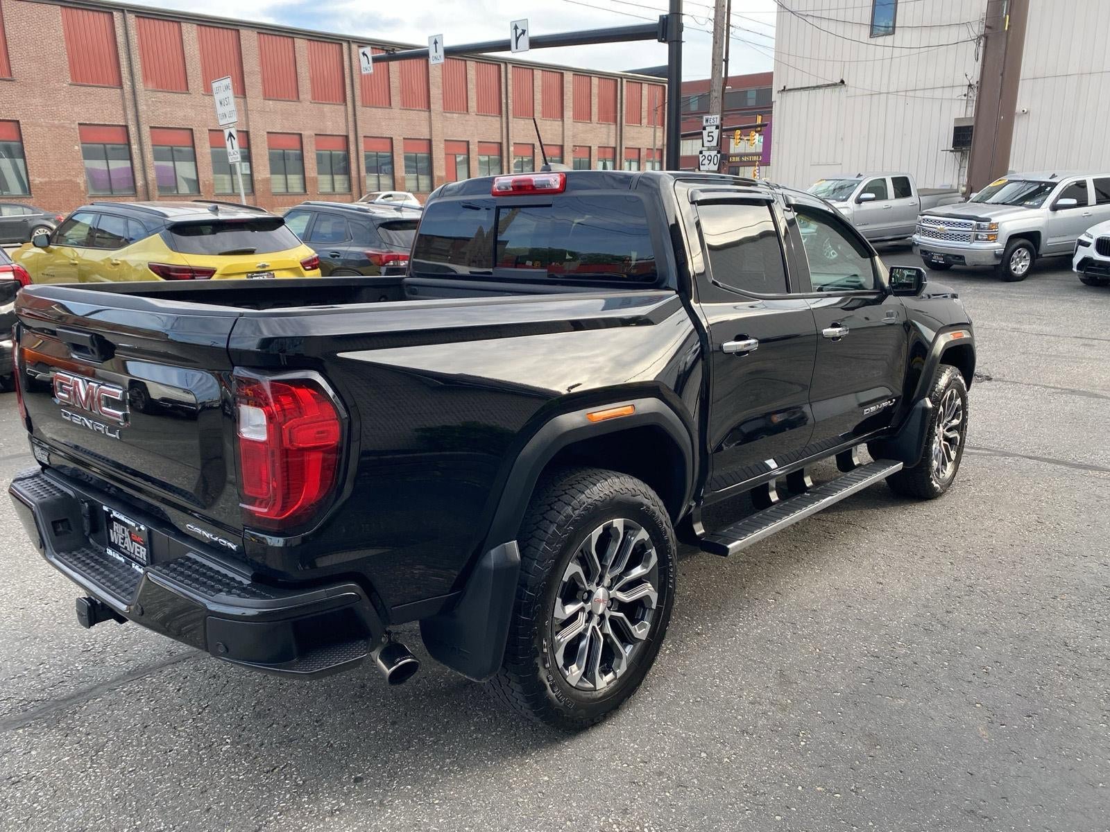 Used 2023 GMC Canyon Denali AWD/4WD image 8