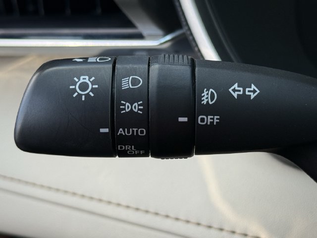 Used 2023 Toyota Highlander Limited AWD/4WD image 21