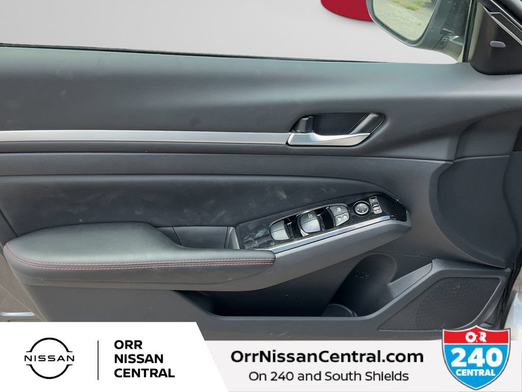 Used 2025 Nissan Altima 2.5 SR FWD image 16