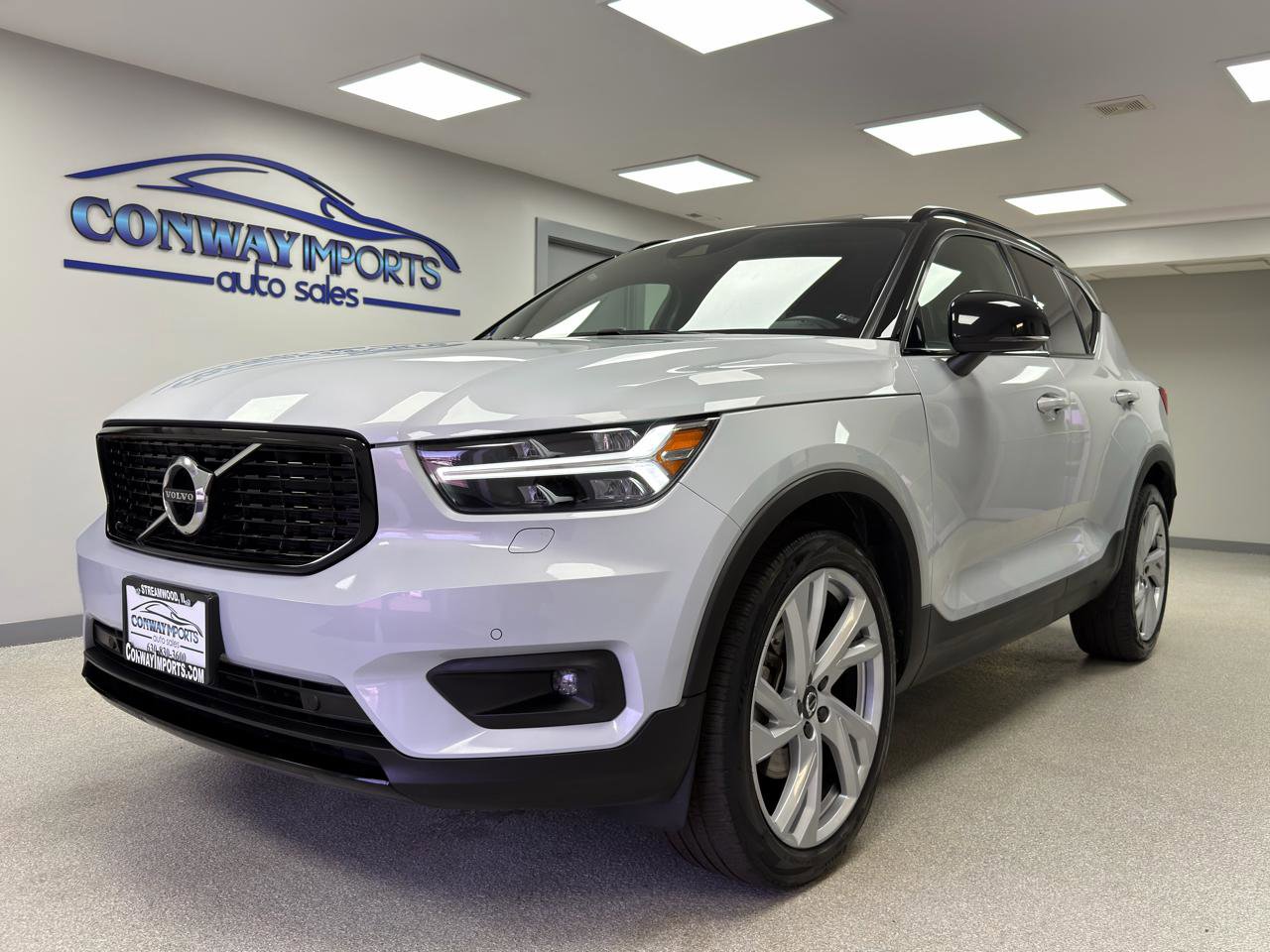 Used 2022 Volvo XC40 T5 R-Design w/ Climate Package